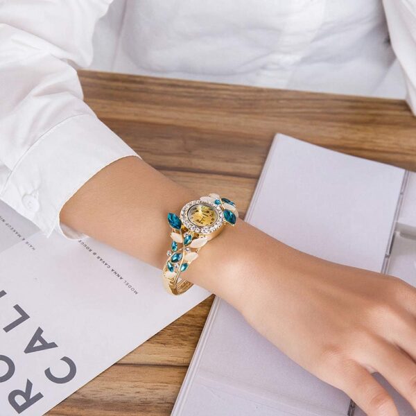 Weicam Women 5 Pack Luxury Watch Bracelet Diamond Flower Lady Retro Wholesale Wrist Watch Jewellery - Image 3
