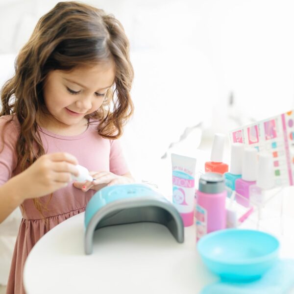Melissa & Doug Love Your Look Pretend Nail Care Play Set – 20 Pieces for Mess-Free Play Mani-Pedis (DOES NOT CONTAIN REAL COSMETICS) , Pink - Image 7