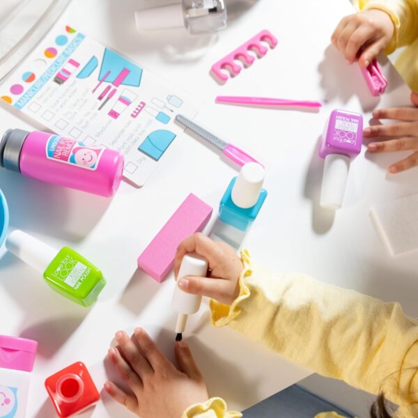 Melissa & Doug Love Your Look Pretend Nail Care Play Set – 20 Pieces for Mess-Free Play Mani-Pedis (DOES NOT CONTAIN REAL COSMETICS) , Pink - Image 3
